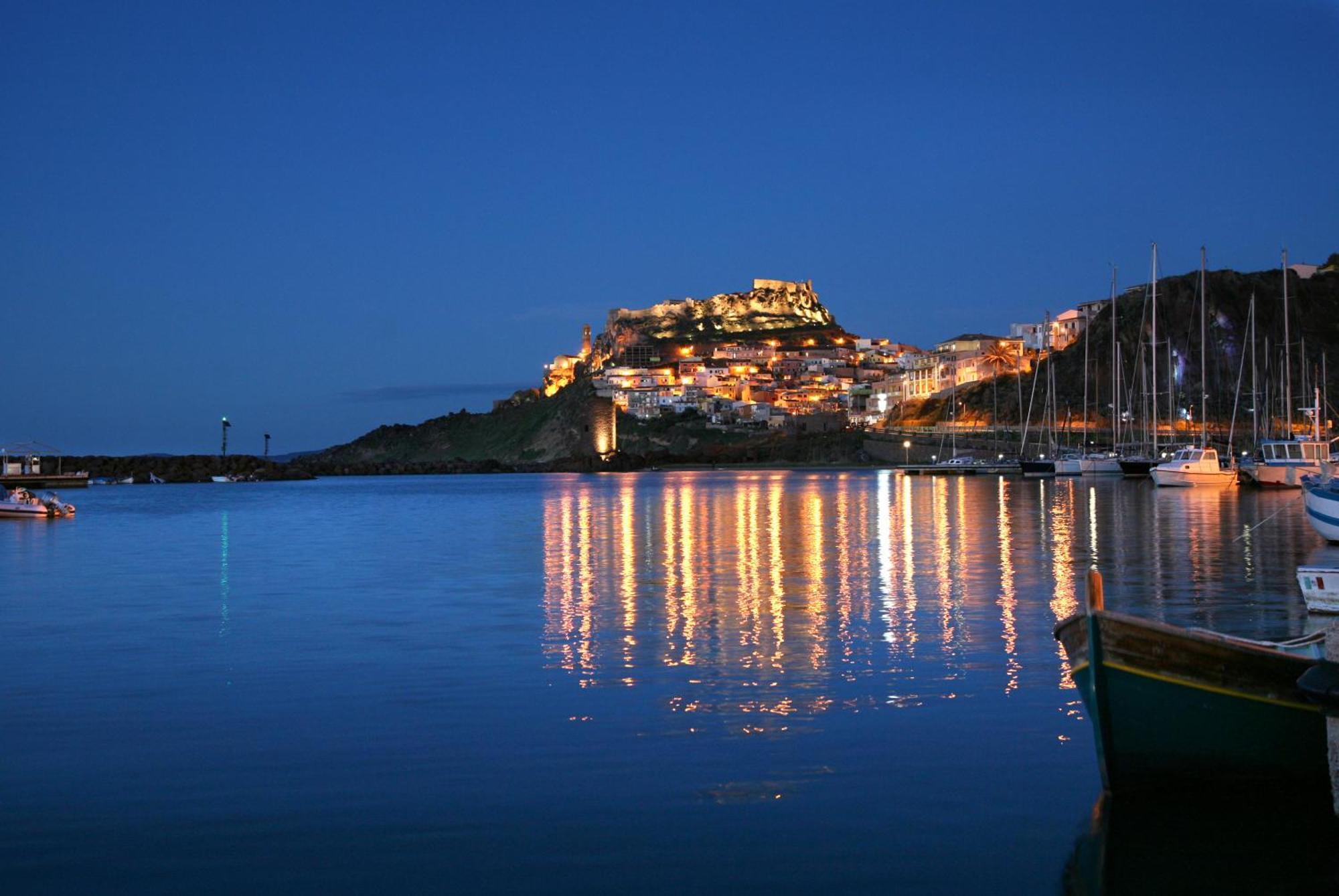 The Square Castelsardo Hotell Exteriör bild