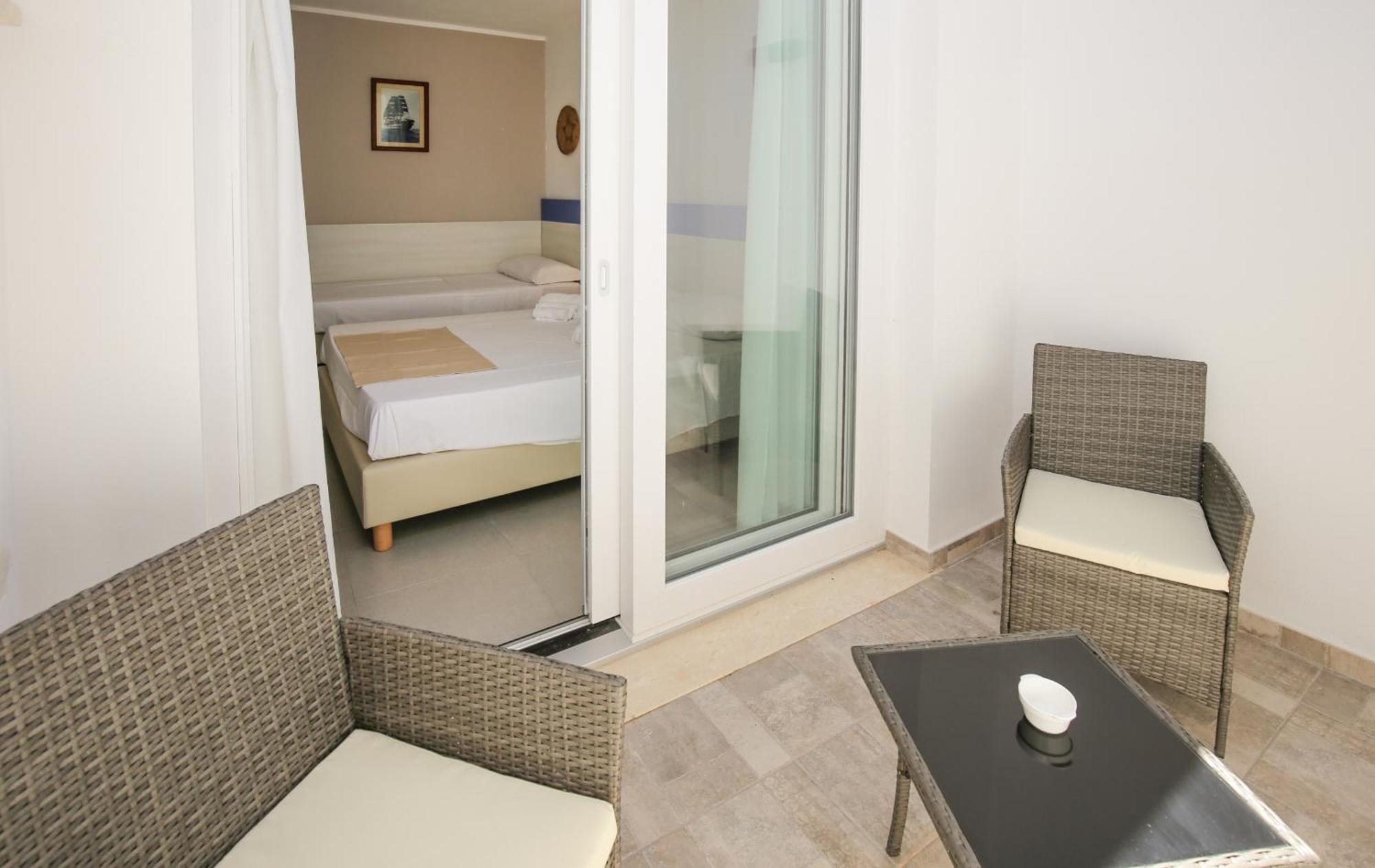 The Square Castelsardo Hotell Exteriör bild