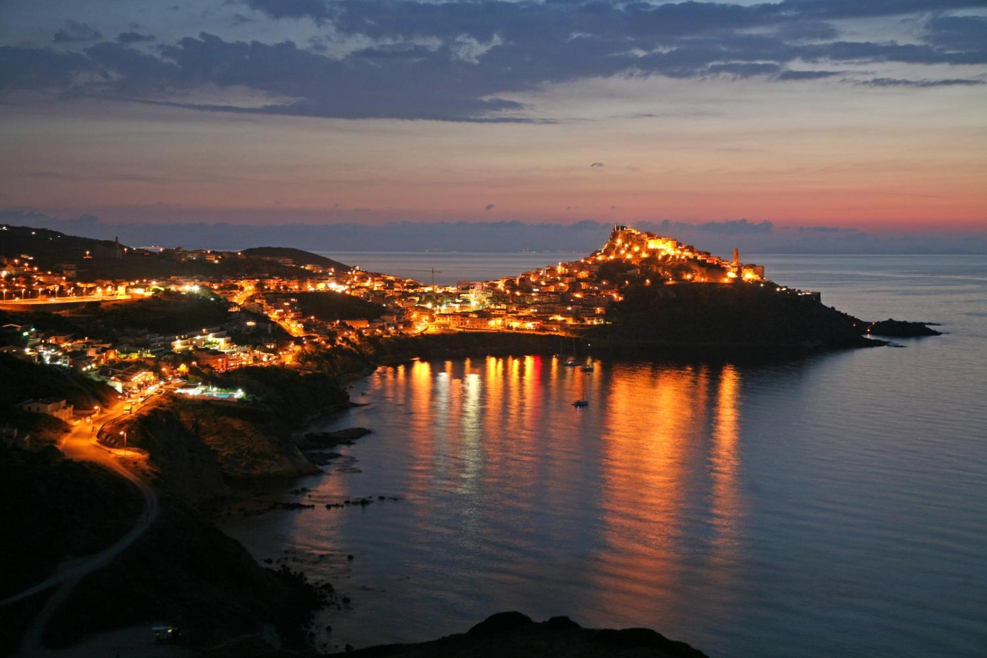 The Square Castelsardo Hotell Exteriör bild