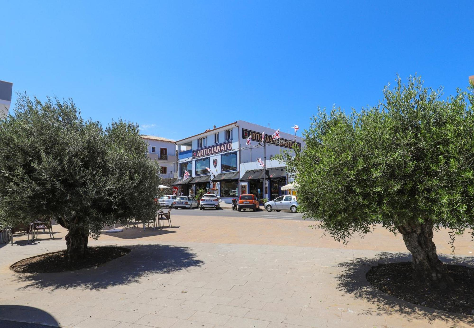 The Square Castelsardo Hotell Exteriör bild